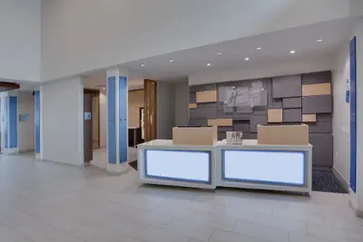 Photo 3 - Holiday Inn Express Hotel & Suites Ft Lauderdale Airport/Cru by IHG