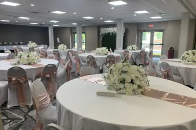 Photo 3 - Holiday Inn Express Hotel & Suites Pittsburgh West Mifflin by IHG