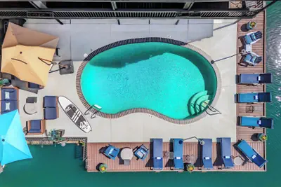 Photo 2 - Lakeshore Inn