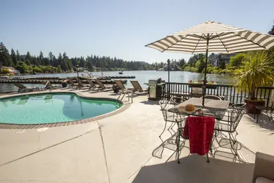 Photo 2 - Lakeshore Inn