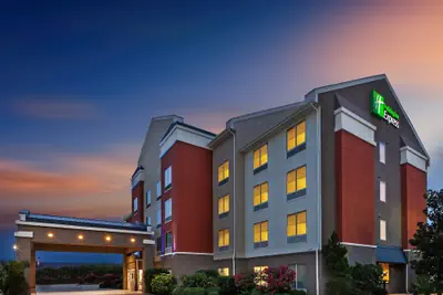 Photo 2 - Holiday Inn Express New Orleans East by IHG