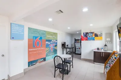 Photo 3 - Motel 6 Grand Prairie, TX - Near Six Flags Drive