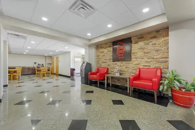 Photo 4 - Red Roof Inn & Suites Philadelphia - Bellmawr