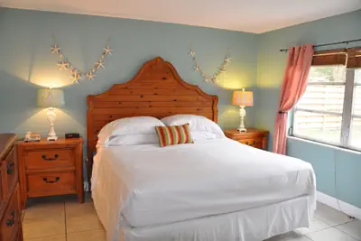 Photo 3 - Lido Islander Inn