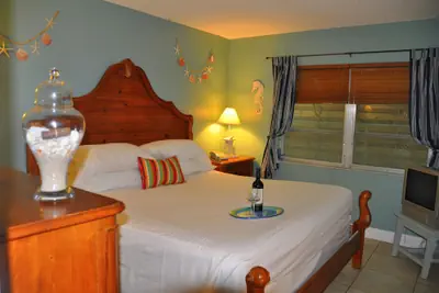 Photo 4 - Lido Islander Inn