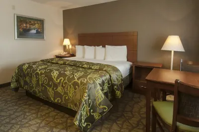 Photo 5 - Econo Lodge Cherokee Near Island Park