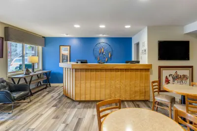 Photo 4 - Econo Lodge Cherokee Near Island Park