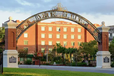Photo 2 - Hampton Inn & Suites Tampa/Ybor City/Downtown