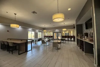 Photo 4 - La Quinta Inn & Suites by Wyndham Albuquerque Midtown
