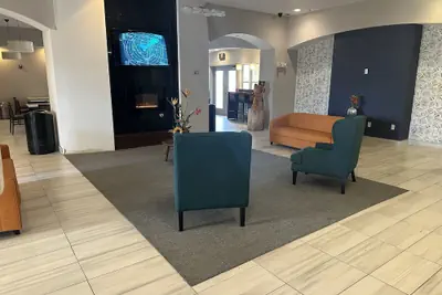 Photo 5 - La Quinta Inn & Suites by Wyndham Albuquerque Midtown