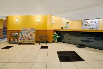 Photo 2 - Super 8 by Wyndham Denver Stapleton