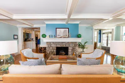 Photo 5 - Island House Hotel