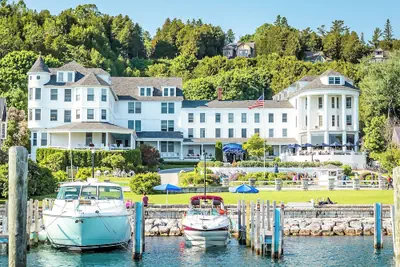 Photo 2 - Island House Hotel
