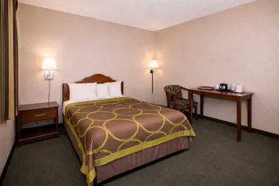 Photo 4 - Super 8 by Wyndham Gallup