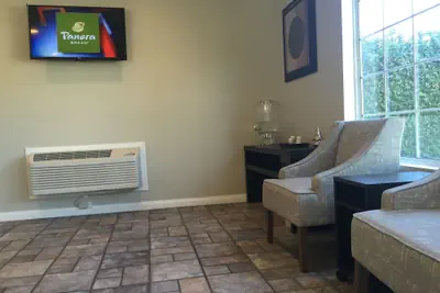 Photo 3 - Anaheim Executive Inn & Suites