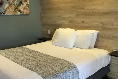 Photo 4 - Anaheim Executive Inn & Suites