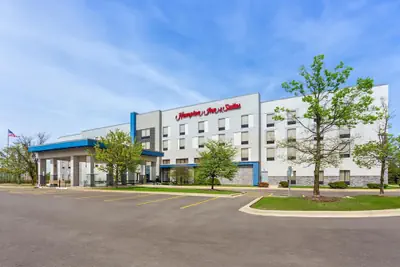 Photo 2 - Hampton Inn & Suites Bolingbrook