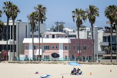 Photo 2 - Venice on the Beach Hotel
