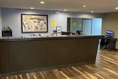 Photo 3 - Super 8 by Wyndham Independence KS