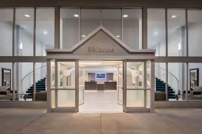 Photo 2 - Baymont by Wyndham Des Moines North