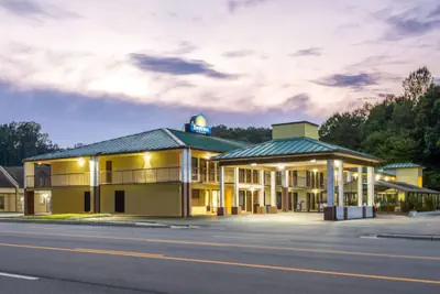 Photo 2 - Days Inn by Wyndham Murphy