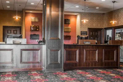 Photo 5 - Shoreline Inn & Conference Center, an Ascend Collection Hotel