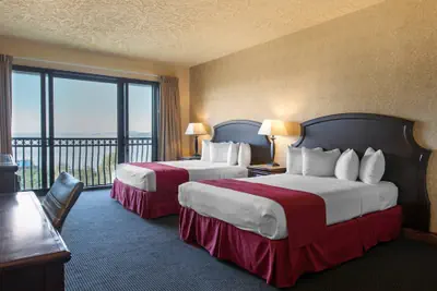 Photo 2 - Shoreline Inn & Conference Center, an Ascend Collection Hotel