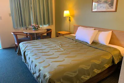Photo 5 - Regency Inn