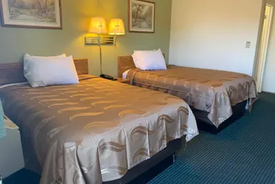 Photo 4 - Regency Inn