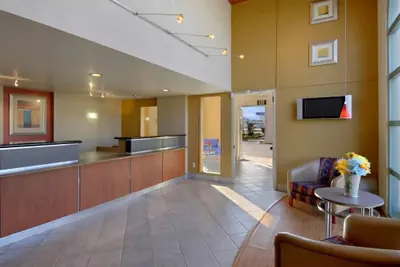 Photo 3 - California Inn & Suites Rancho Cordova - Sacramento