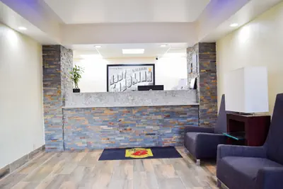 Photo 3 - Super 8 by Wyndham Raleigh Downtown
