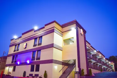 Photo 2 - Super 8 by Wyndham Raleigh Downtown