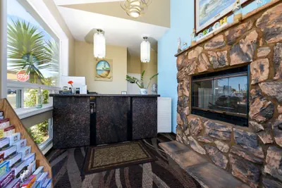 Photo 4 - Pacific Shores Inn