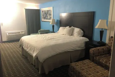 Photo 5 - Executive Inn