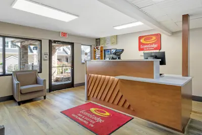 Photo 4 - Econo Lodge Inn & Suites Gatlinburg at the Convention Center