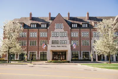 Photo 2 - Royal Park Hotel