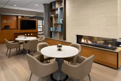 Photo 3 - Courtyard by Marriott Seattle Bellevue/Downtown