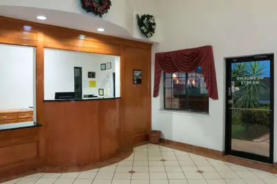 Photo 3 - Super 8 by Wyndham Stafford Sugarland Area