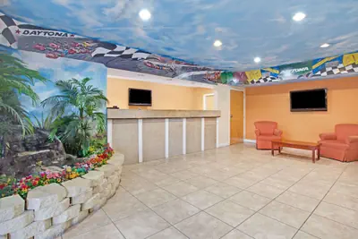 Photo 2 - Super 8 by Wyndham Daytona Beach