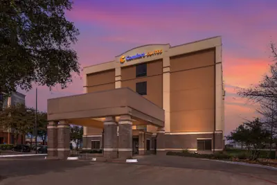 Photo 2 - Comfort Suites DFW North/Grapevine