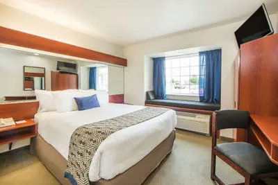 Photo 4 - Microtel Inn & Suites by Wyndham Miami
