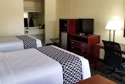 Photo 5 - Shiloh Inn
