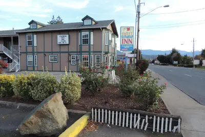 Photo 2 - Sweet Breeze Inn