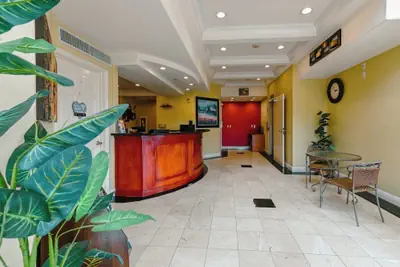Photo 3 - Gateway Inn & Suites San Francisco SFO Airport