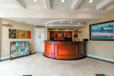 Photo 5 - Gateway Inn & Suites San Francisco SFO Airport