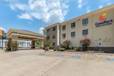 Photo 2 - Comfort Inn & Suites El Dorado