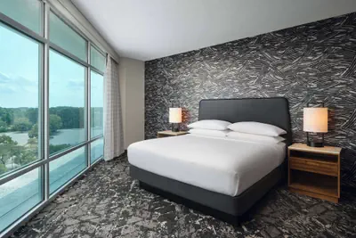 Photo 2 - Embassy Suites by Hilton Hampton Convention Center