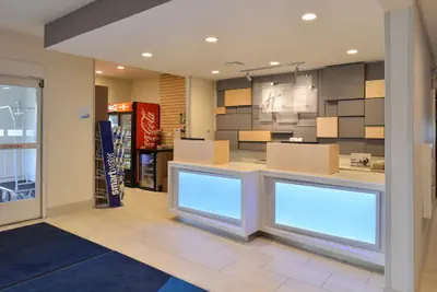 Photo 3 - Holiday Inn Express and Suites Stevens Point by IHG