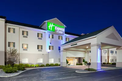 Photo 2 - Holiday Inn Express and Suites Stevens Point by IHG