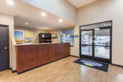 Photo 3 - Days Inn by Wyndham San Diego-East/El Cajon